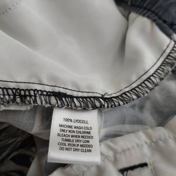 Ann Taylor Loft Floral Gray & White Pull On Cropped Pants Size Large - Picture 5 of 10